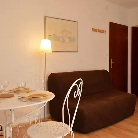 2 Pieces Avec Terrasse Et Parking, A 150m De La Mer, - Fr-1-225-698 Apartment