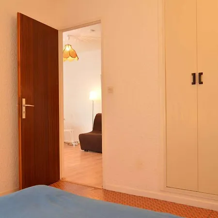 Apartment 2 Pieces Avec Terrasse Et Parking, A 150m De La Mer, - Fr-1-225-698 *